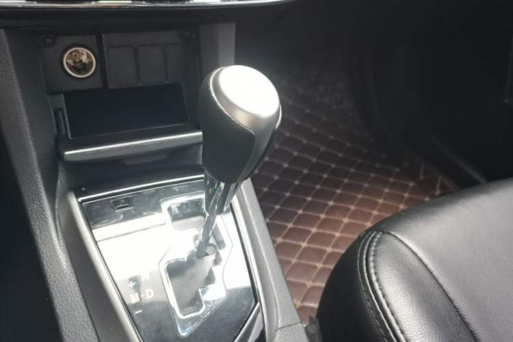 Used Toyota Corolla 2017 Revised Version 1.6L S-CVT GL Gear Lever