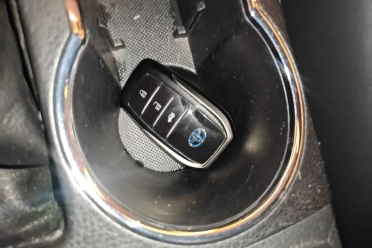 Used Toyota Corolla 2017 Revised Dual-Engine 1.8L E-CVT Elite Edition Interior 1