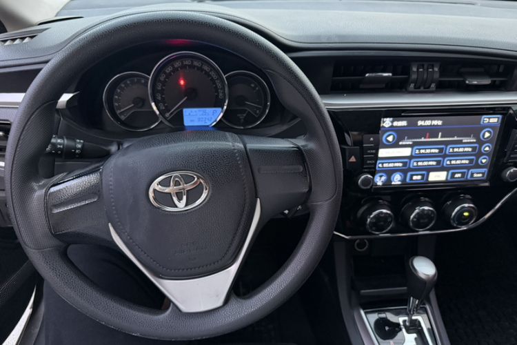 Used Toyota Corolla 2017 1.6L CVT GL Interior 1