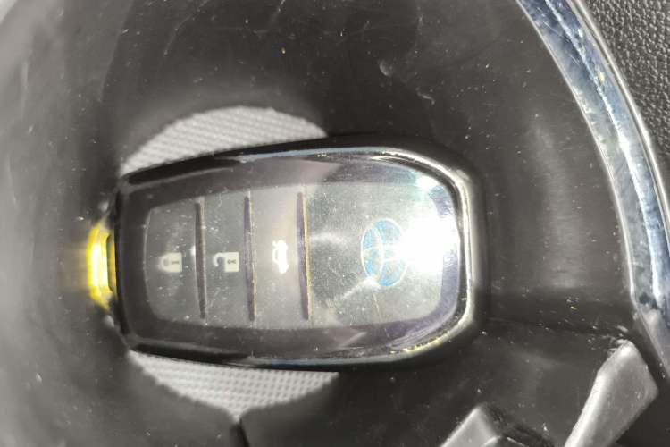 Used Toyota Corolla 2017 Revised Dual-Engine 1.8L E-CVT Leading Edition Interior 1