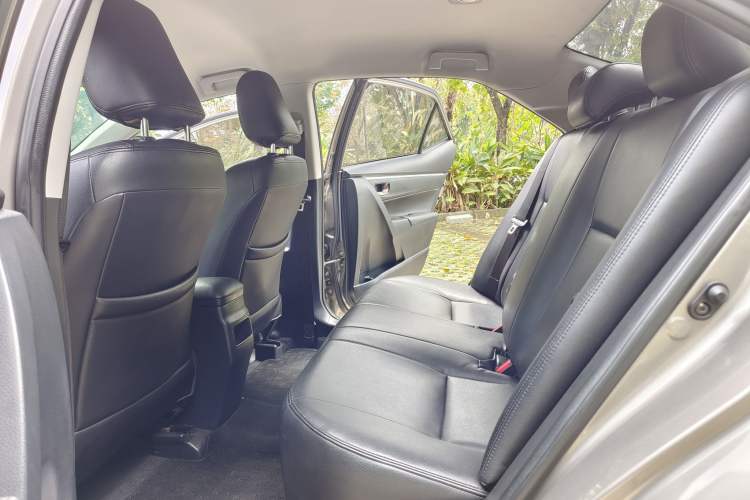 Used Toyota Corolla 2017 Revised Version 1.2T S-CVT GL Interior 10