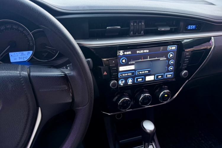 Used Toyota Corolla 2017 1.6L CVT GL Interior 2