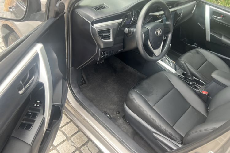 Used Toyota Corolla 2017 Revised Version 1.6L S-CVT GL Interior 2