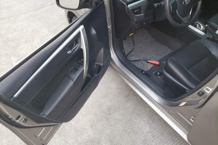 Used Toyota Corolla 2017 1.2T CVT GL Interior 3