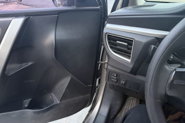 Used Toyota Corolla 2017 1.6L CVT GL Interior 6