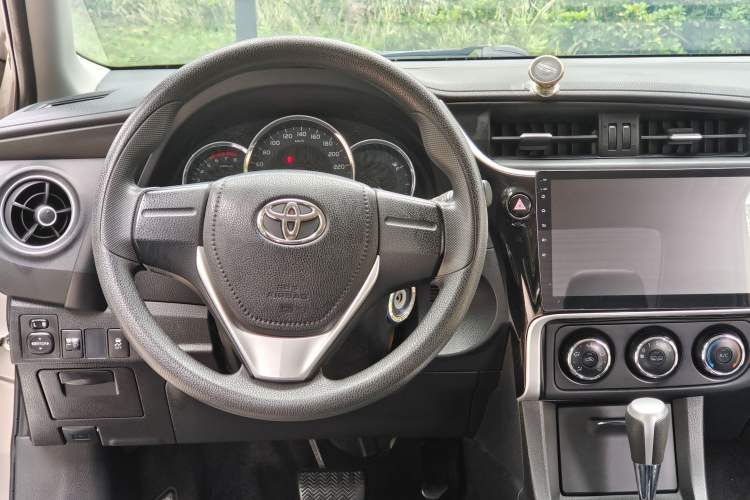 Used Toyota Corolla 2017 Revised Version 1.2T S-CVT GL Interior 7