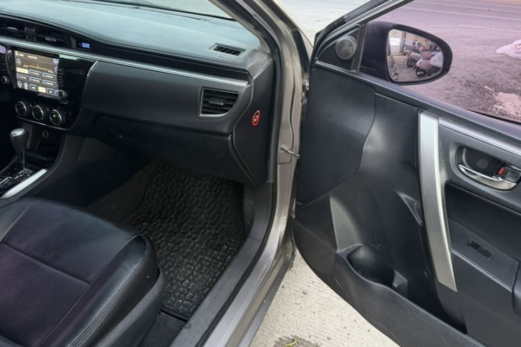 Used Toyota Corolla 2017 1.6L CVT GL Interior 7