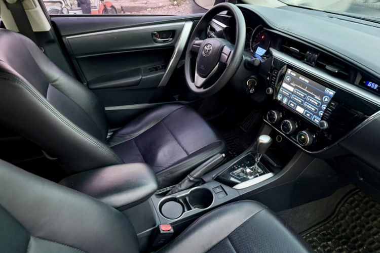 Used Toyota Corolla 2017 1.6L CVT GL Interior 8