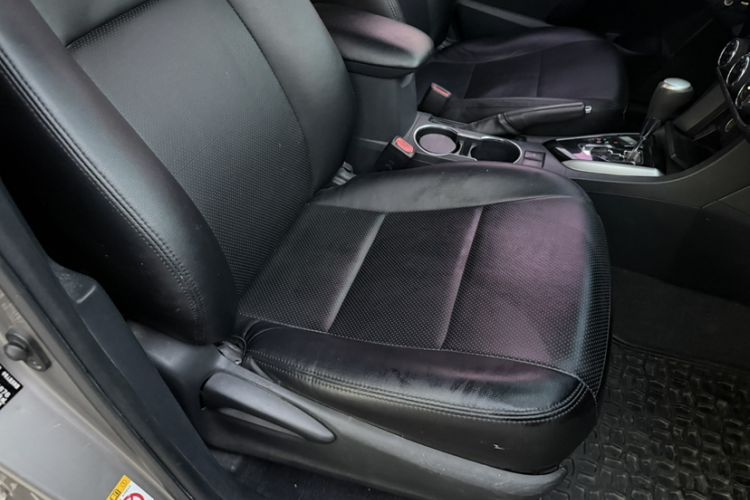 Used Toyota Corolla 2017 1.6L CVT GL Interior 9