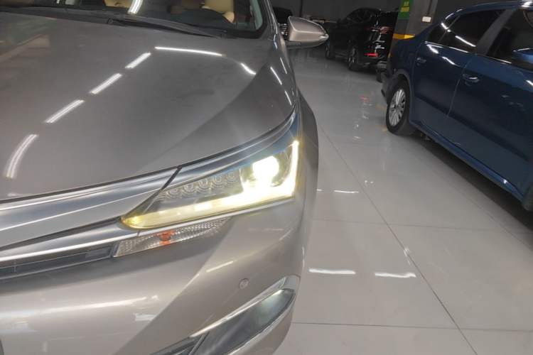 Used Toyota Corolla 2017 Revised Dual-Engine 1.8L E-CVT Leading Edition Left Front Headlight