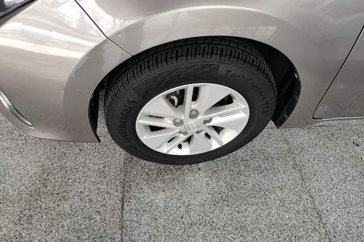 Used Toyota Corolla 2017 1.6L CVT GL Left Front Wheel Hub