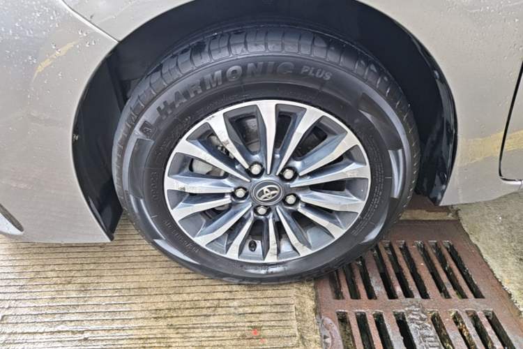 Used Toyota Corolla 2017 Revised Version 1.2T S-CVT GL-i Left Front Wheel Hub