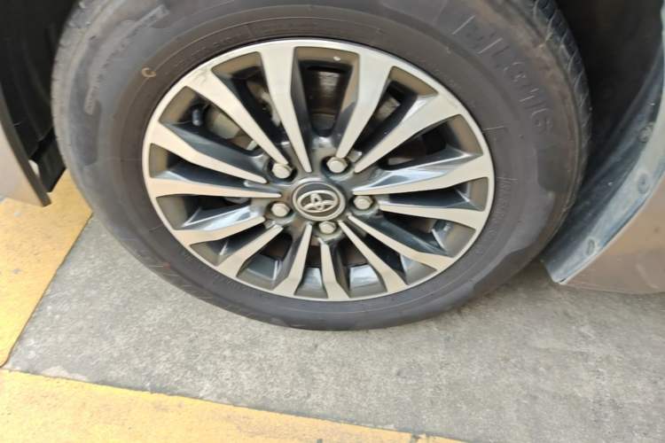 Used Toyota Corolla 2017 Revised Version 1.2T S-CVT GL Left Front Wheel Hub
