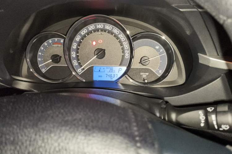 Used Toyota Corolla 2017 1.6L CVT GL Odometer Close Up