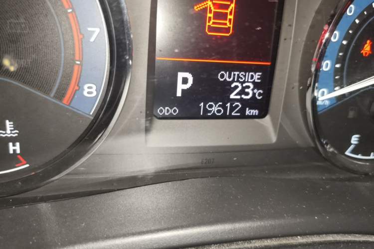 Used Toyota Corolla 2017 Revised Version 1.2T S-CVT GL-i Odometer Close Up
