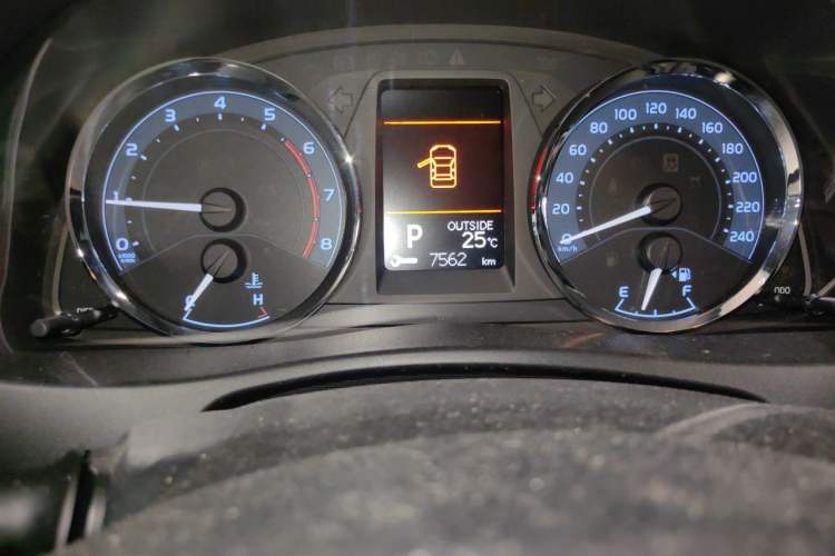 Used Toyota Corolla 2017 Revised Version 1.2T S-CVT GL-i Odometer Close Up