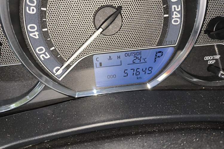 Used Toyota Corolla 2017 Revised Version 1.6L S-CVT GL Odometer Close Up