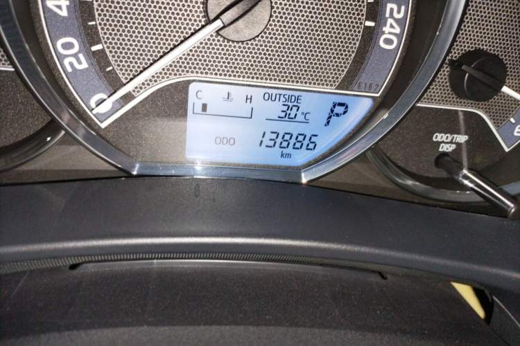 Used Toyota Corolla 2017 1.6L CVT GL Odometer Close Up