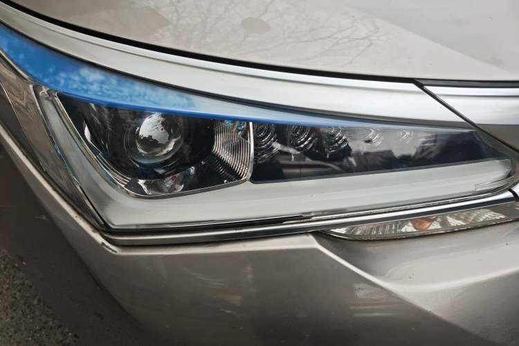 Used Toyota Corolla 2017 Revised Dual-Engine 1.8L E-CVT Leading Edition Right Front Headlight