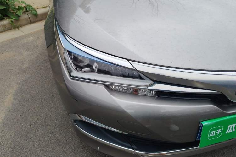 Used Toyota Corolla 2017 Revised Dual-Engine 1.8L E-CVT Elite Edition Right Front Headlight