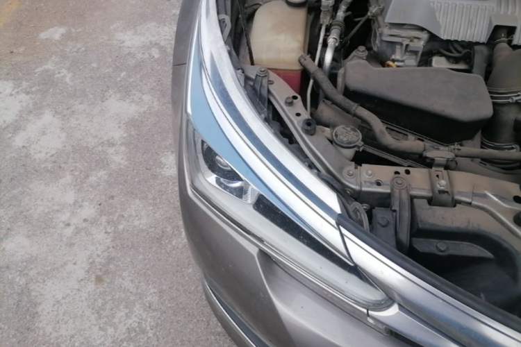 Used Toyota Corolla 2017 Revised Dual-Engine 1.8L E-CVT Elite Edition Right Front Headlight