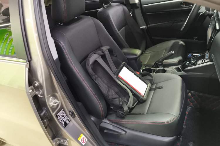 Used Toyota Corolla 2017 Revised Dual-Engine 1.8L E-CVT Leading Edition Right Front Seat