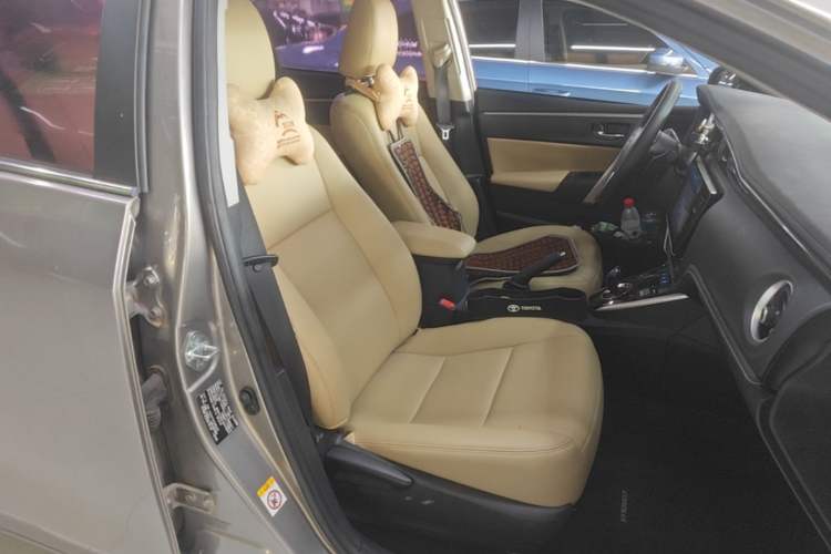 Used Toyota Corolla 2017 Revised Dual-Engine 1.8L E-CVT Leading Edition Right Front Seat