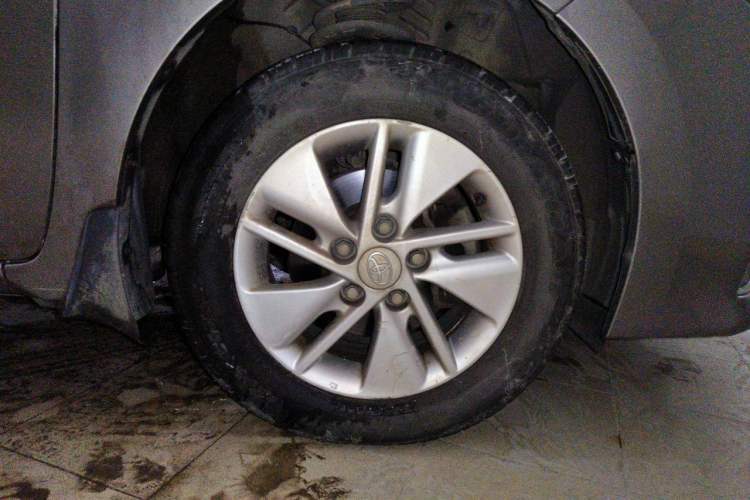 Used Toyota Corolla 2017 1.6L CVT GL Right Front Wheel Hub