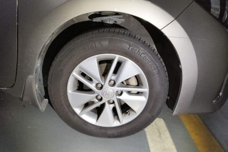 Used Toyota Corolla 2017 1.6L CVT GL Right Front Wheel Hub