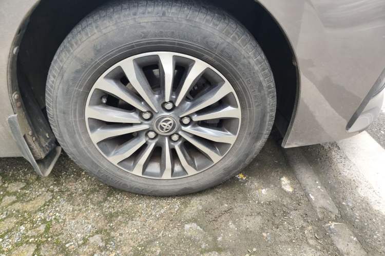 Used Toyota Corolla 2017 Revised Version 1.2T S-CVT GL-i Right Front Wheel Hub