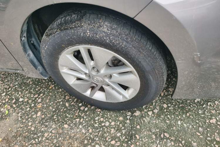 Used Toyota Corolla 2017 1.6L CVT GL Right Front Wheel Hub