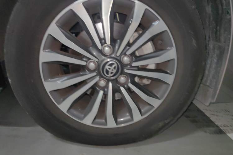 Used Toyota Corolla 2017 Revised Version 1.2T S-CVT GL-i Right Front Wheel Hub