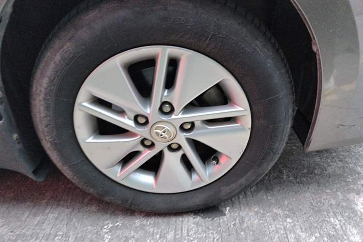 Used Toyota Corolla 2017 Revised Version 1.6L S-CVT GL Right Front Wheel Hub