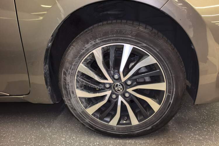 Used Toyota Corolla 2017 Revised Dual-Engine 1.8L E-CVT Elite Edition Right Front Wheel Hub