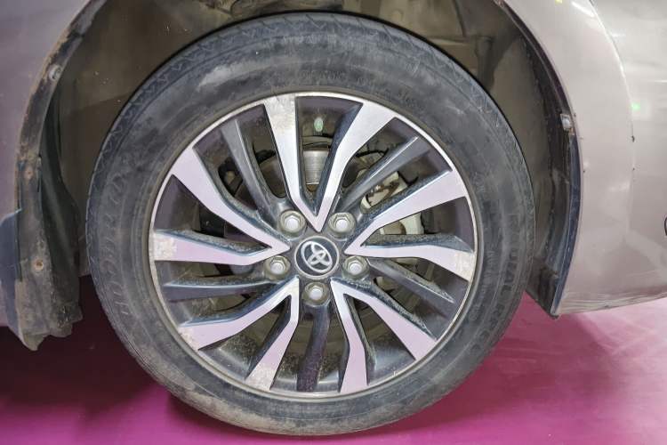 Used Toyota Corolla 2017 Revised Dual-Engine 1.8L E-CVT Elite Edition Right Front Wheel Hub