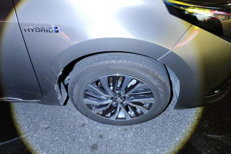 Used Toyota Corolla 2017 Revised Dual-Engine 1.8L E-CVT Elite Edition Right Front Wheel Hub