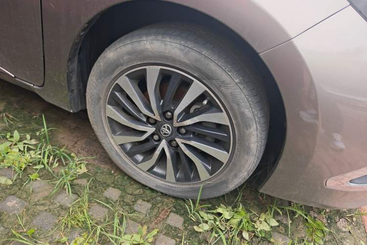 Used Toyota Corolla 2017 Revised Dual-Engine 1.8L E-CVT Elite Edition Right Front Wheel Hub