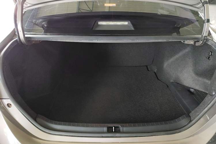 Used Toyota Corolla 2017 1.6L CVT GL Trunk