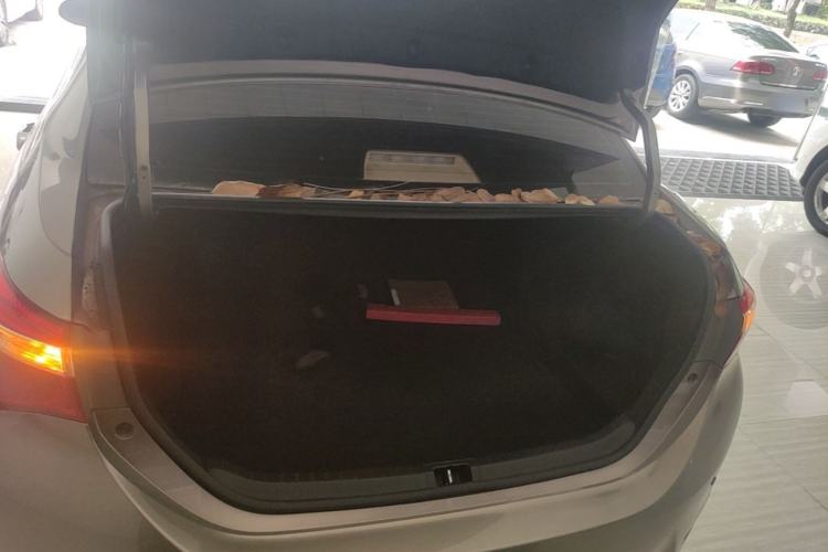 Used Toyota Corolla 2017 1.6L CVT GL Trunk
