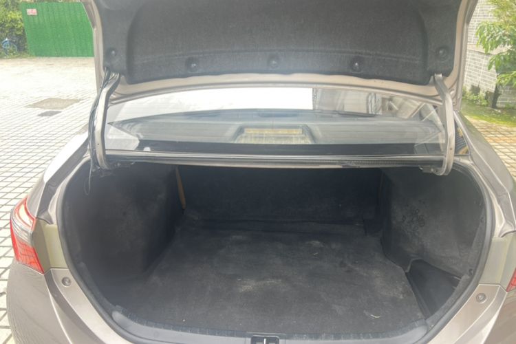 Used Toyota Corolla 2017 Revised Version 1.6L S-CVT GL Trunk