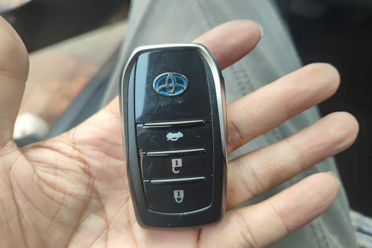 Used Toyota Corolla 2017 Revised Dual-Engine 1.8L E-CVT Elite Edition Vehicle Key
