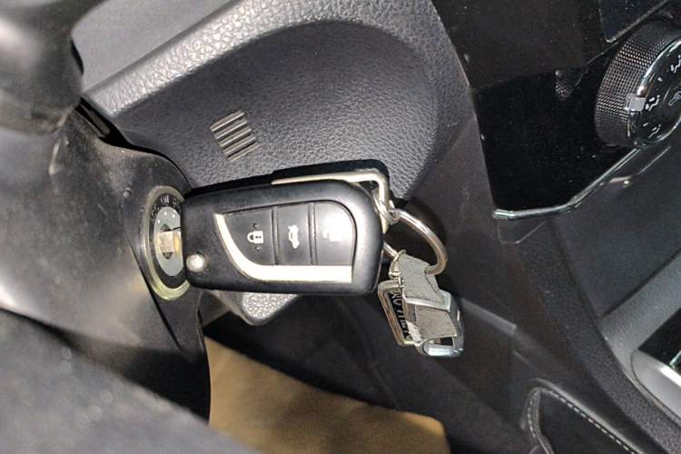 Used Toyota Corolla 2017 Revised Version 1.6L S-CVT GL Vehicle Key