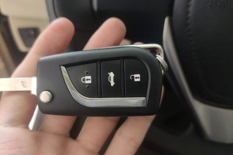 Used Toyota Corolla 2017 1.6L CVT GL Vehicle Key