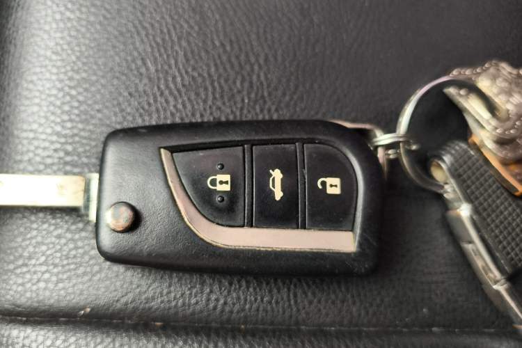 Used Toyota Corolla 2017 Revised Version 1.2T S-CVT GL Vehicle Key