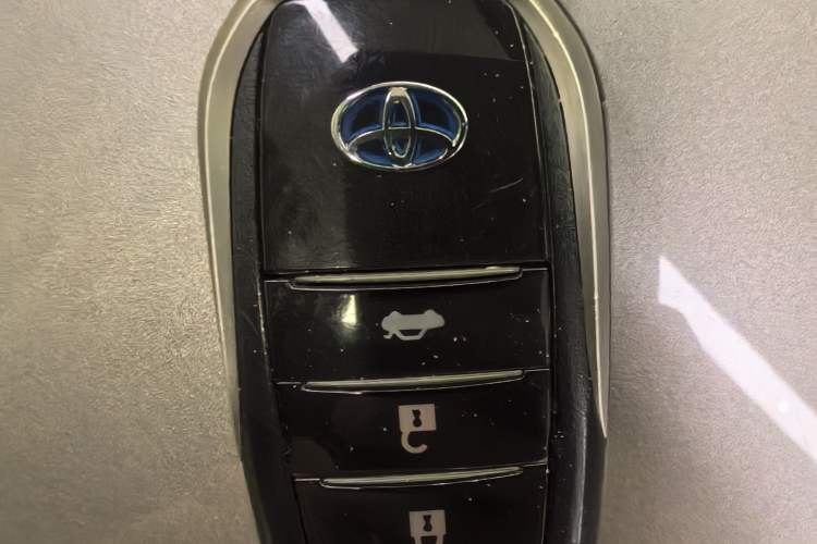 Used Toyota Corolla 2017 Revised Dual-Engine 1.8L E-CVT Elite Edition Vehicle Key