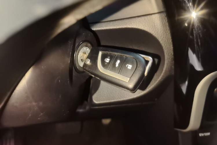 Used Toyota Corolla 2017 Revised Version 1.2T S-CVT GL-i Vehicle Key