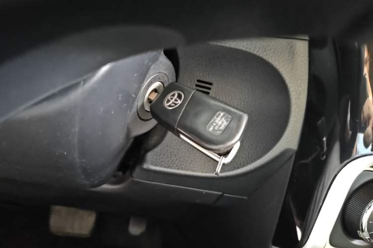 Used Toyota Corolla 2017 Revised Version 1.2T S-CVT GL Vehicle Key