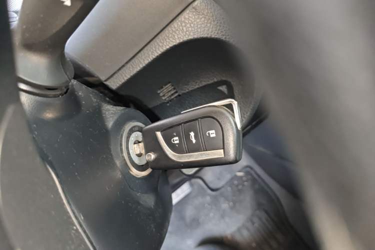 Used Toyota Corolla 2017 Revised Version 1.6L S-CVT GL Vehicle Key