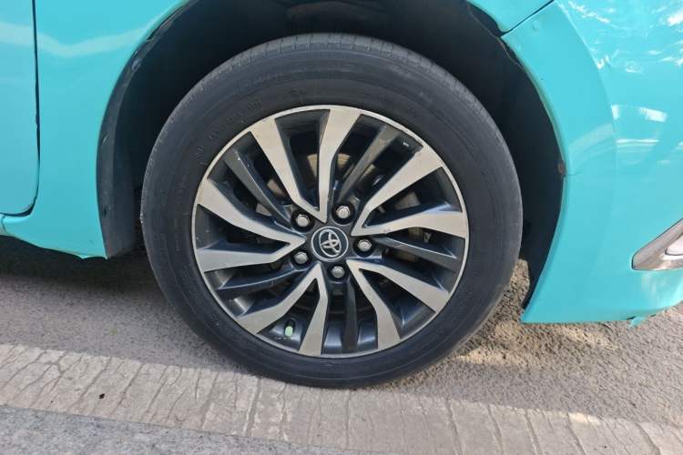 Used Toyota Corolla 2017 Revised Dual-Engine 1.8L E-CVT Elite Edition Right Front Wheel Hub
