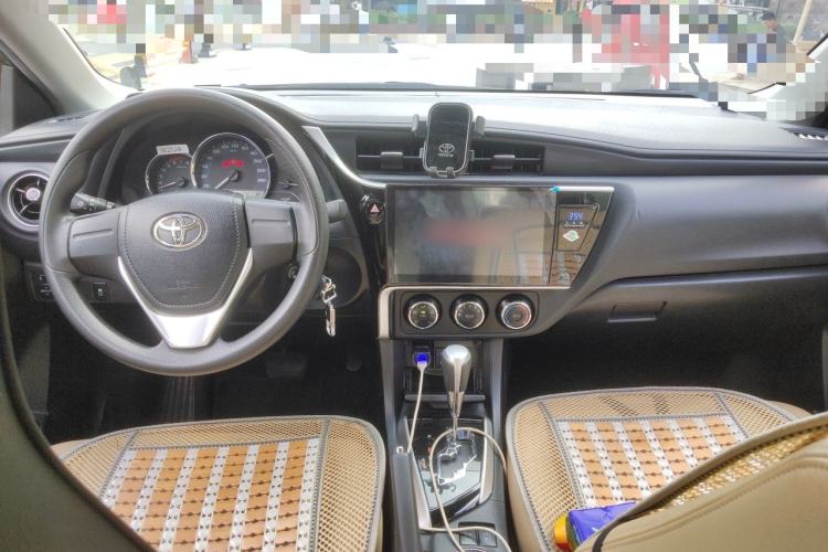 Used Toyota Corolla 2017 1.2T CVT GL Center Console